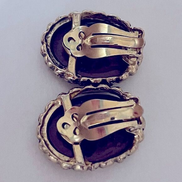 Vintage Whiting & Davis Floral Intaglio Clip Earrings - Picture 7 of 8